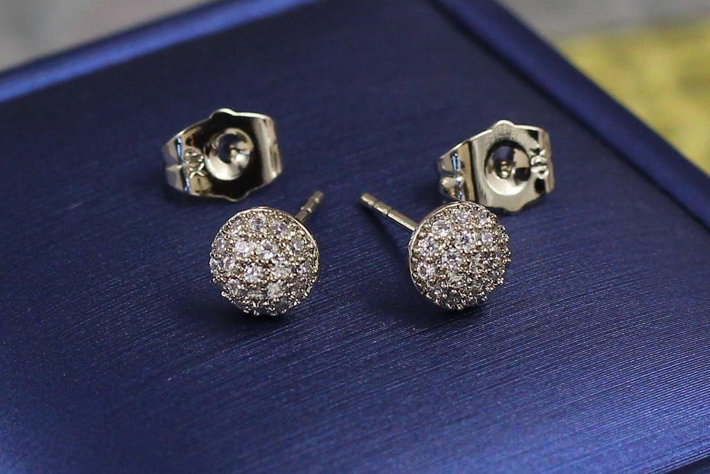 сережки гвоздики